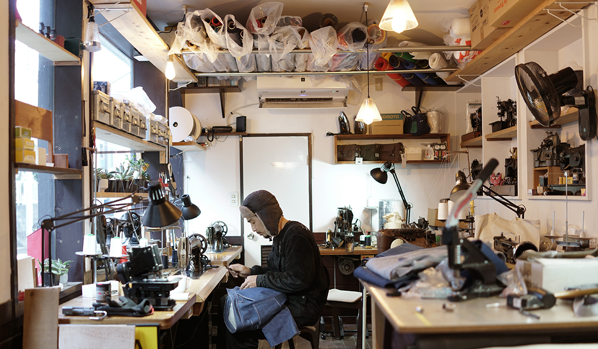 日曜製作所デニムパンツ